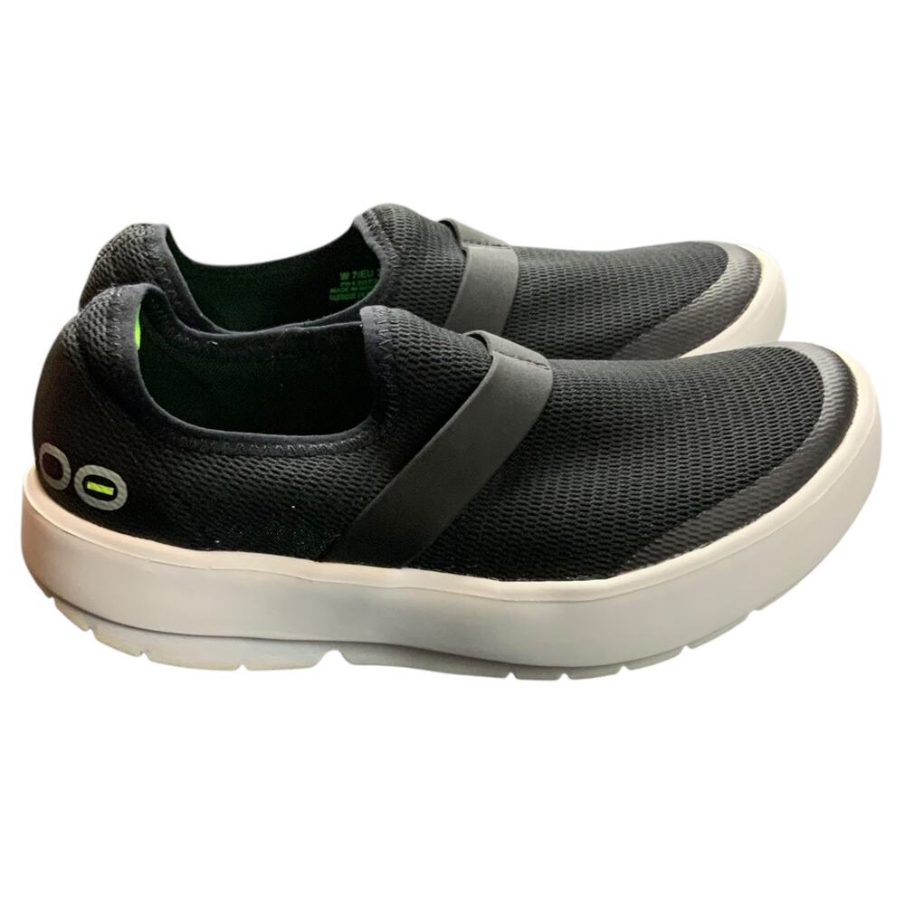 OOFOS OOmg eeZee Low Recovery Shoes Women’s 7 Black Slip On Comfort Sneake